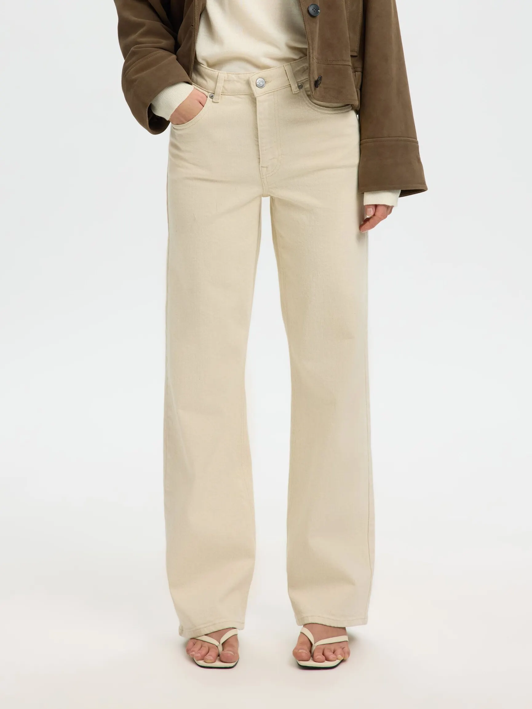 HØY MIDJE JEANS MED VIDE BEN