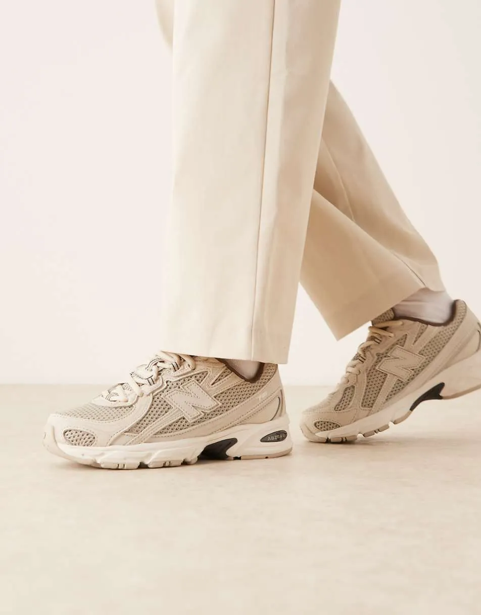 New Balance 740 trainers in beige