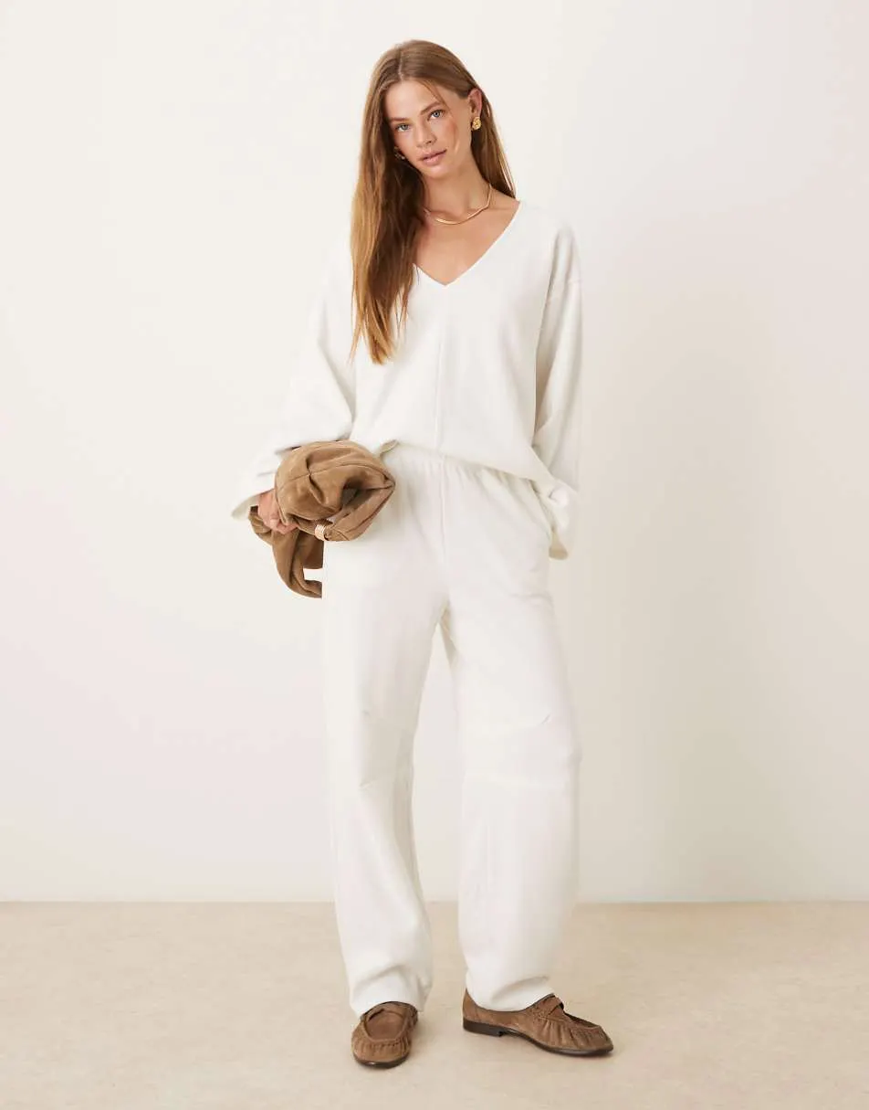 ASOS DESIGN Supersoft barrel leg co-ord jogger in - WINTER WHITE - IVORY