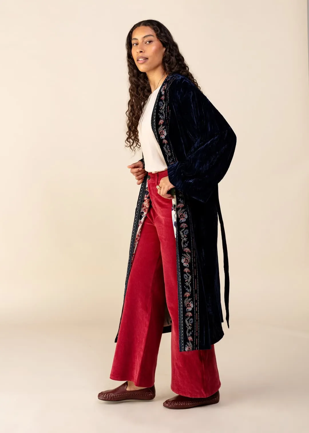 Lång broderad velourkimono