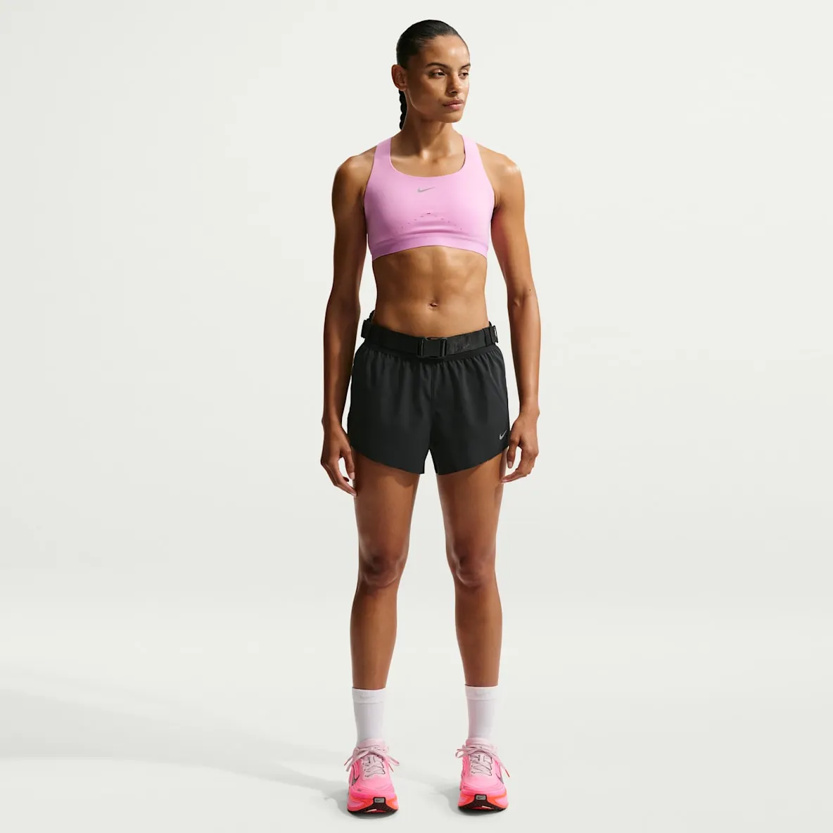 Dri-FIT fôret løpeshorts med mellomhøyt liv til dame (6 cm)
