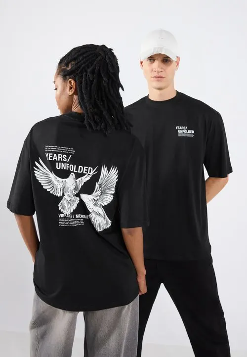 REGULAR FIT GRAPHIC - T-shirts med print - true black