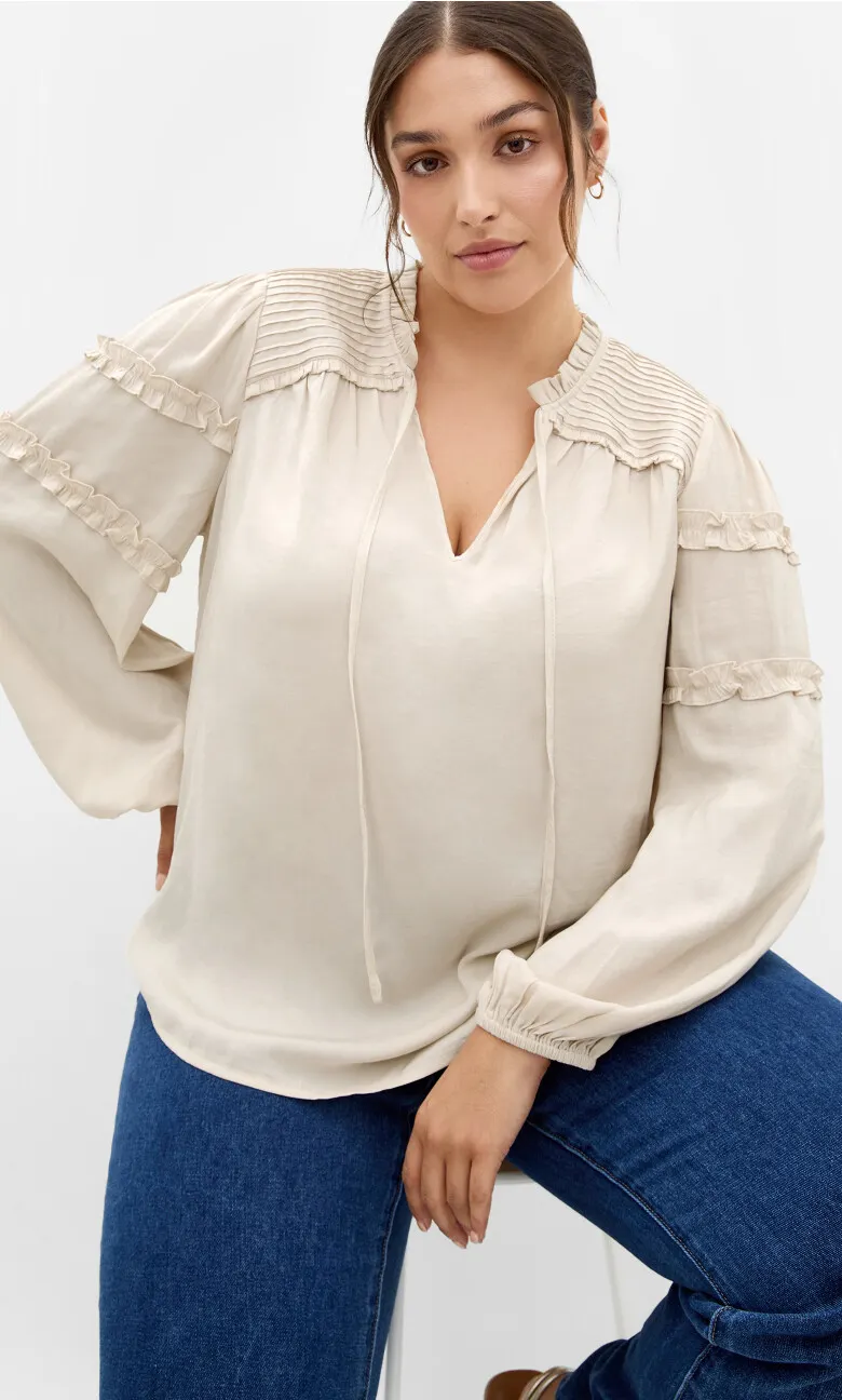 Drama Queen Long Sleeve Shirt - porcelain