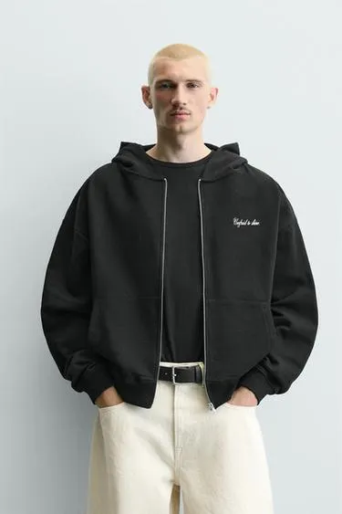 CROPPED FIT HOODIE WITH SLOGAN PRINTS