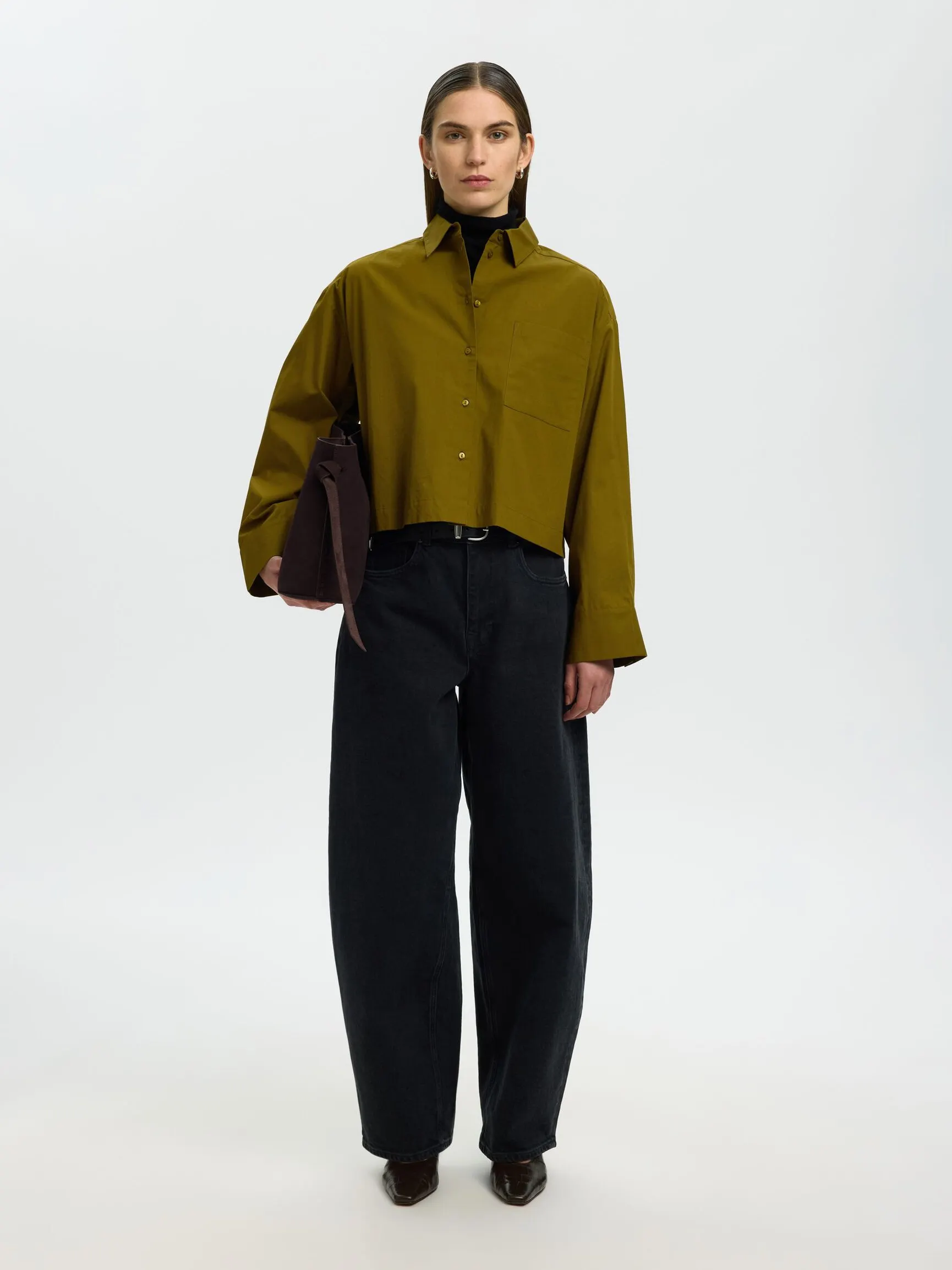 BOXY PASSFORM CROPPED SKJORTE