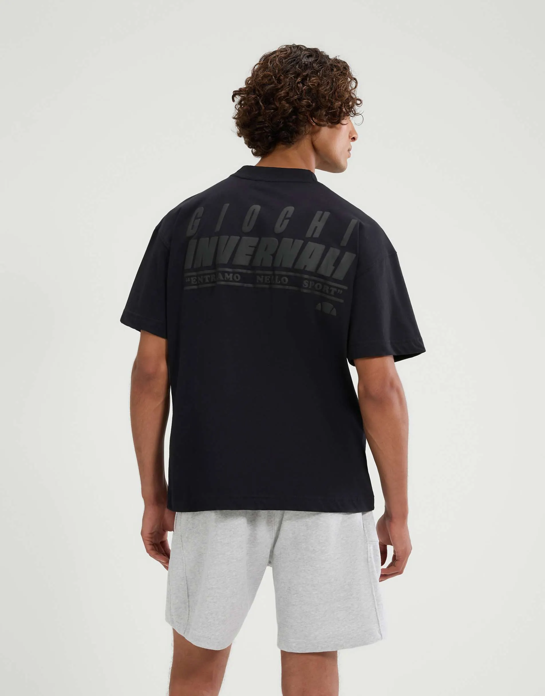ellesse Entriamo short sleeve graphic t-shirt in black