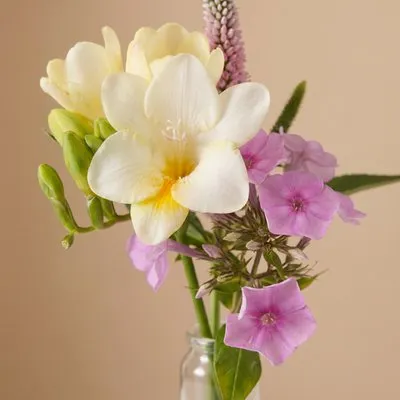 Brievenbusbloemen | Plankje Fleurig inclusief kaarsen