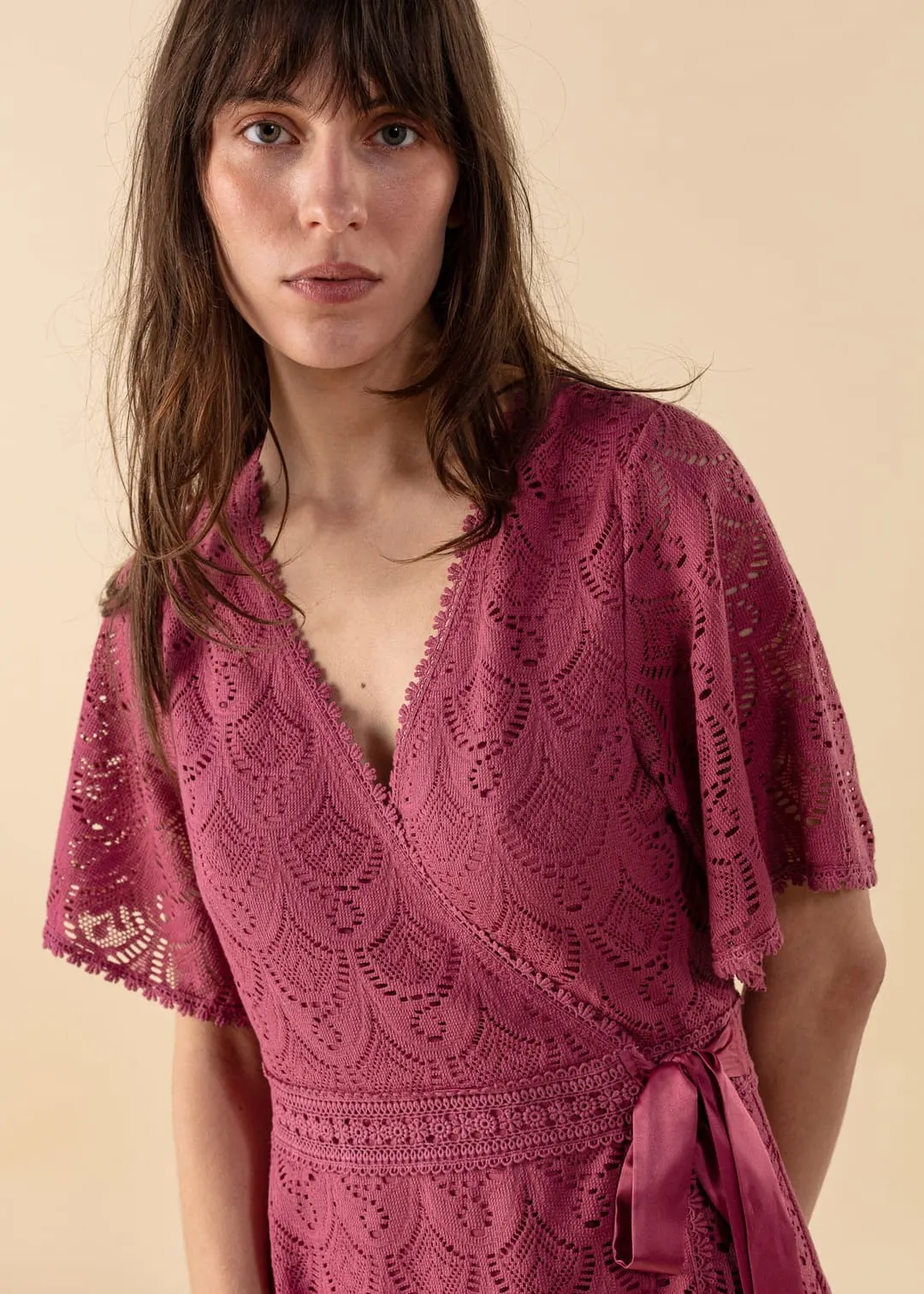 Rosa mönstrad omlottklänning