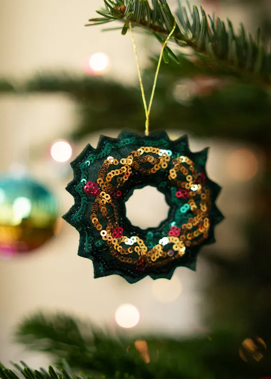 Hanging ornament - Wreath with se...