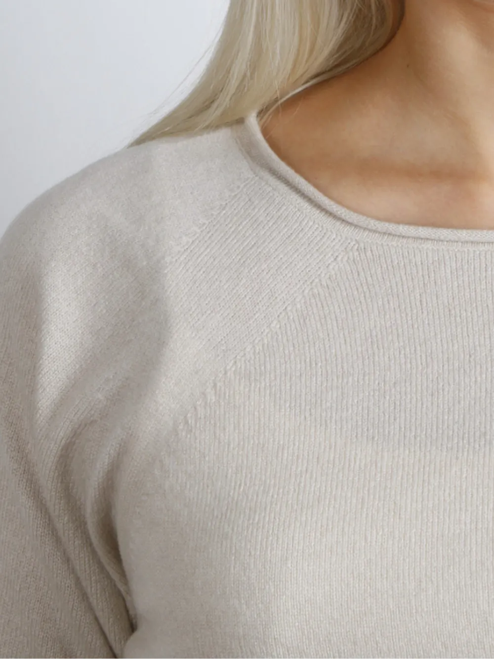 CREW NECK SWEATER