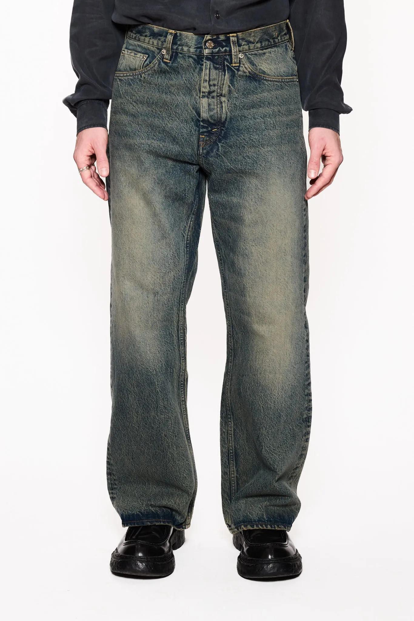 Loose-Fit Jeans