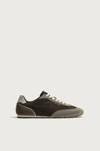 RETRO-STYLE TRAINERS