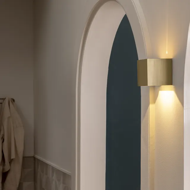 Applique LED glamour Kubbo dorato IP20, 900 lumen, INSPIRE