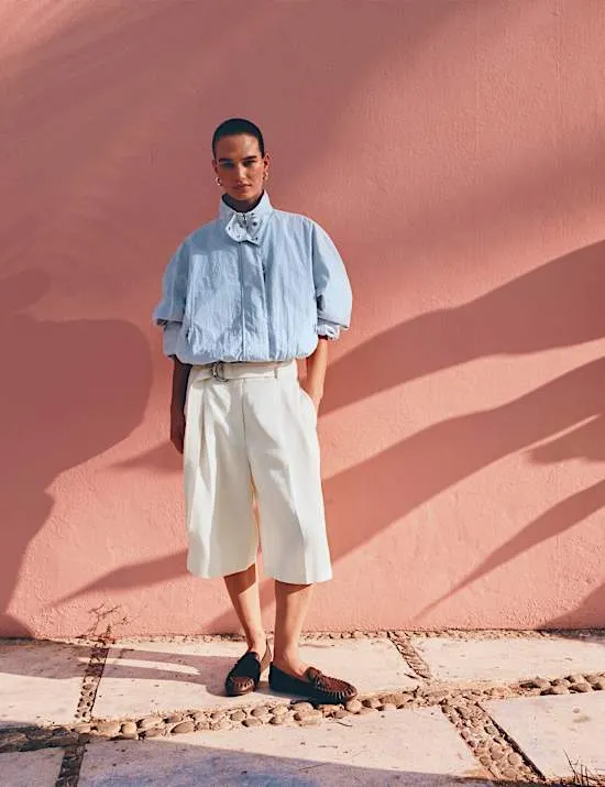 Hoch geschnittene Bermuda-Shorts aus Leinenmischgewebe mit Gürtel