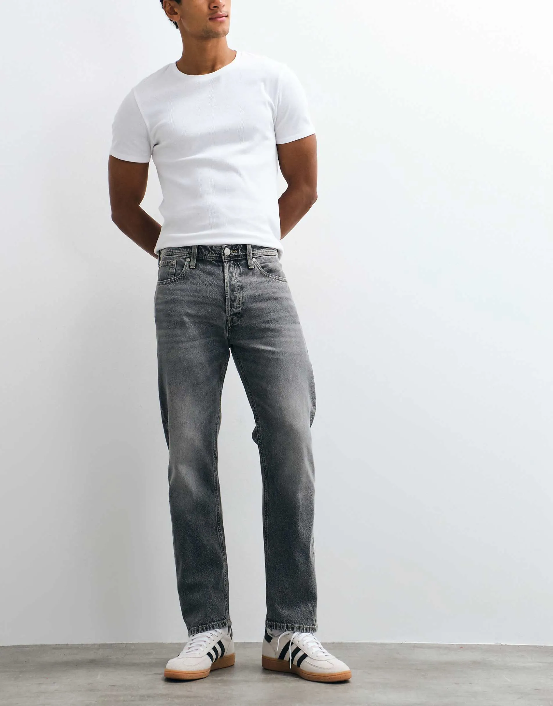 Jack & Jones Chris relaxed fit jeans in light grey wash