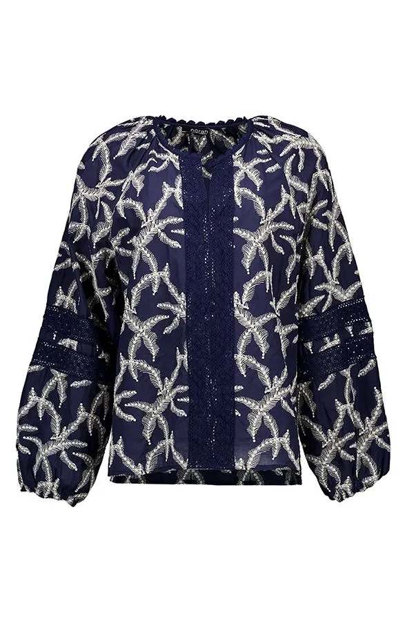 Donkerblauwe blouse met borduursels