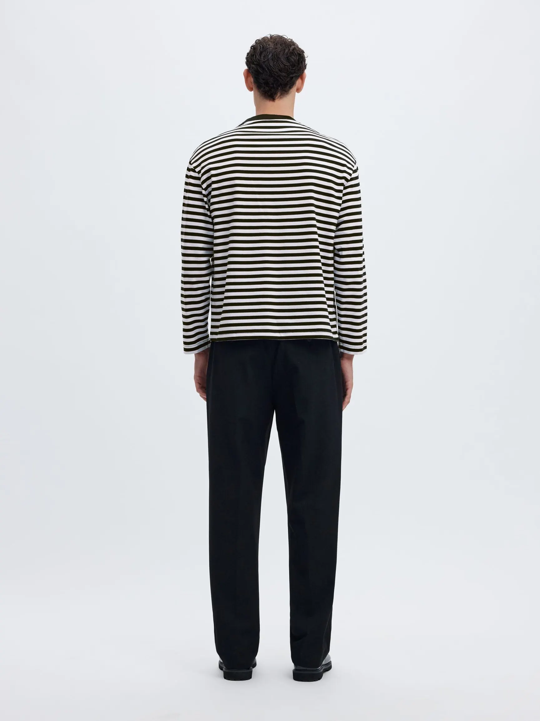 RELAXED FIT LANGERMET T-SKJORTE