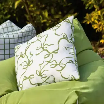 Twill & Co Tigerlily Bows Cushion