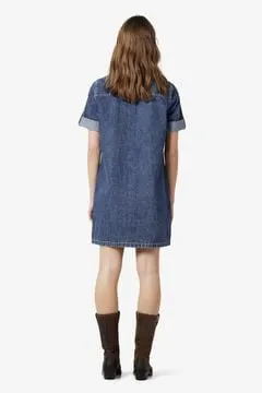 Vestido corto vaquero con manga corta, cuello y bolsillos frontales