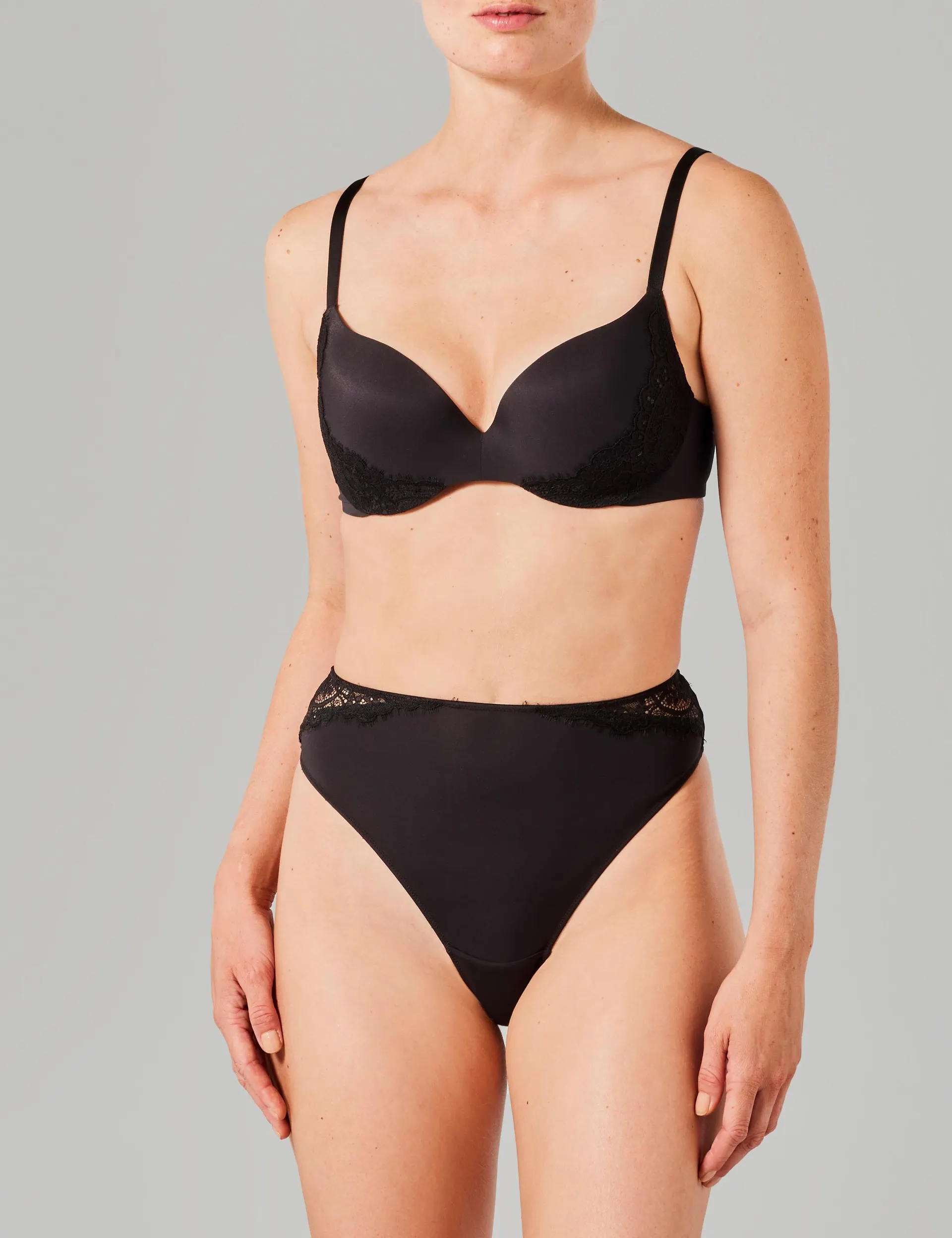 Comfort kanten voorgevormde lichte push-up bh zwart