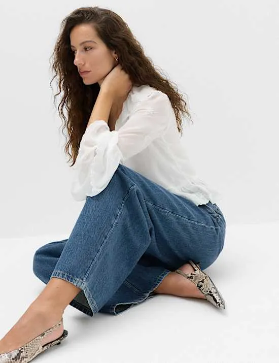 Hoch geschnittene, elegante Jeans mit weitem Bein