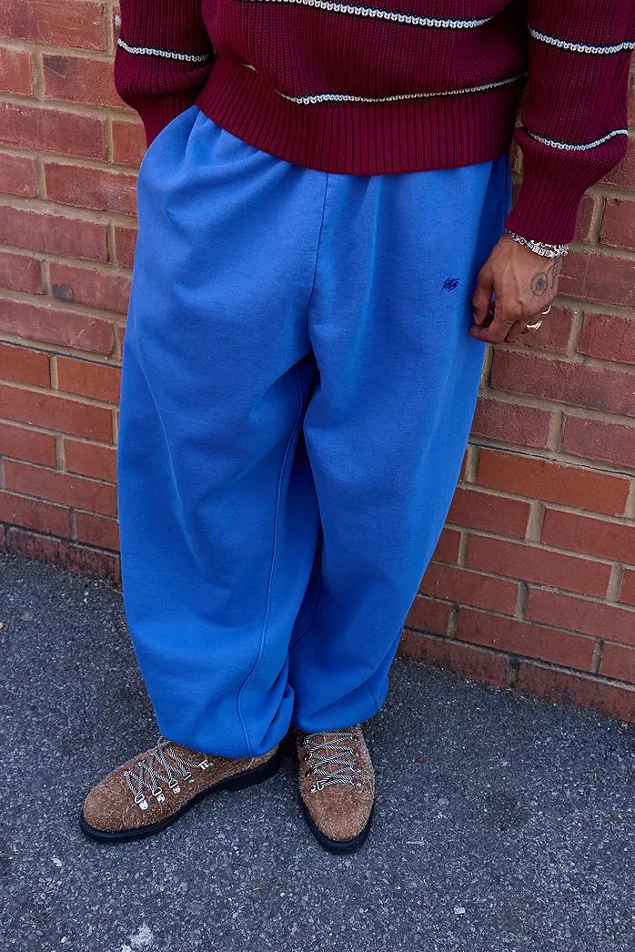 un tocco francese... Joggers larghi con polsini