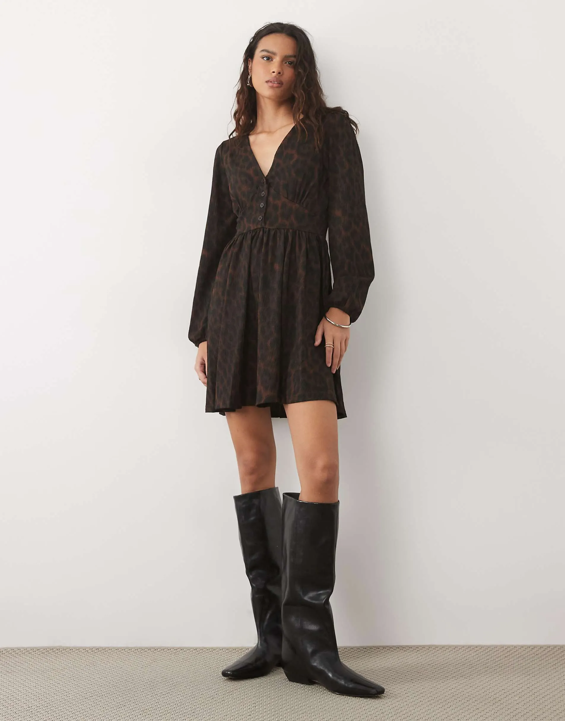 New Look long sleeve empire waist detail mini dress in brown leopard