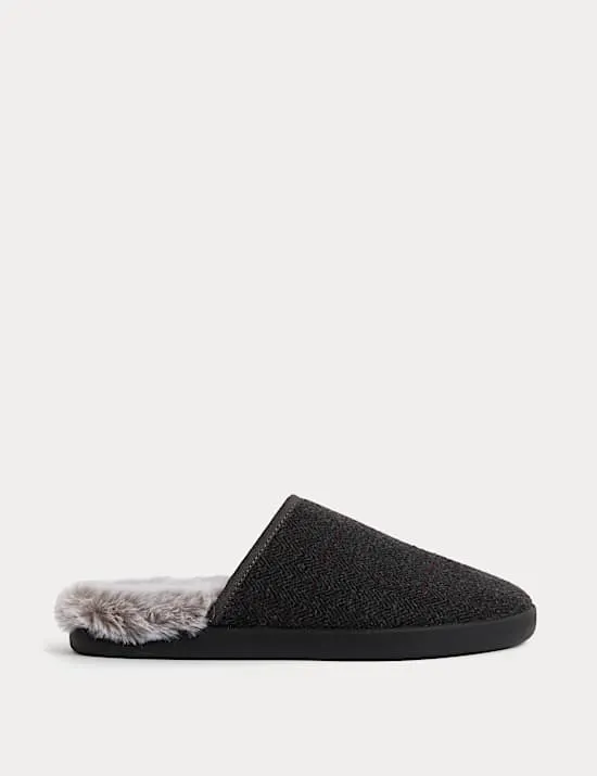 Pantoffel mit Fischgrätmuster