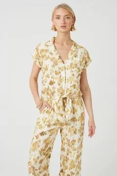 Blusa corta con nudo frontal