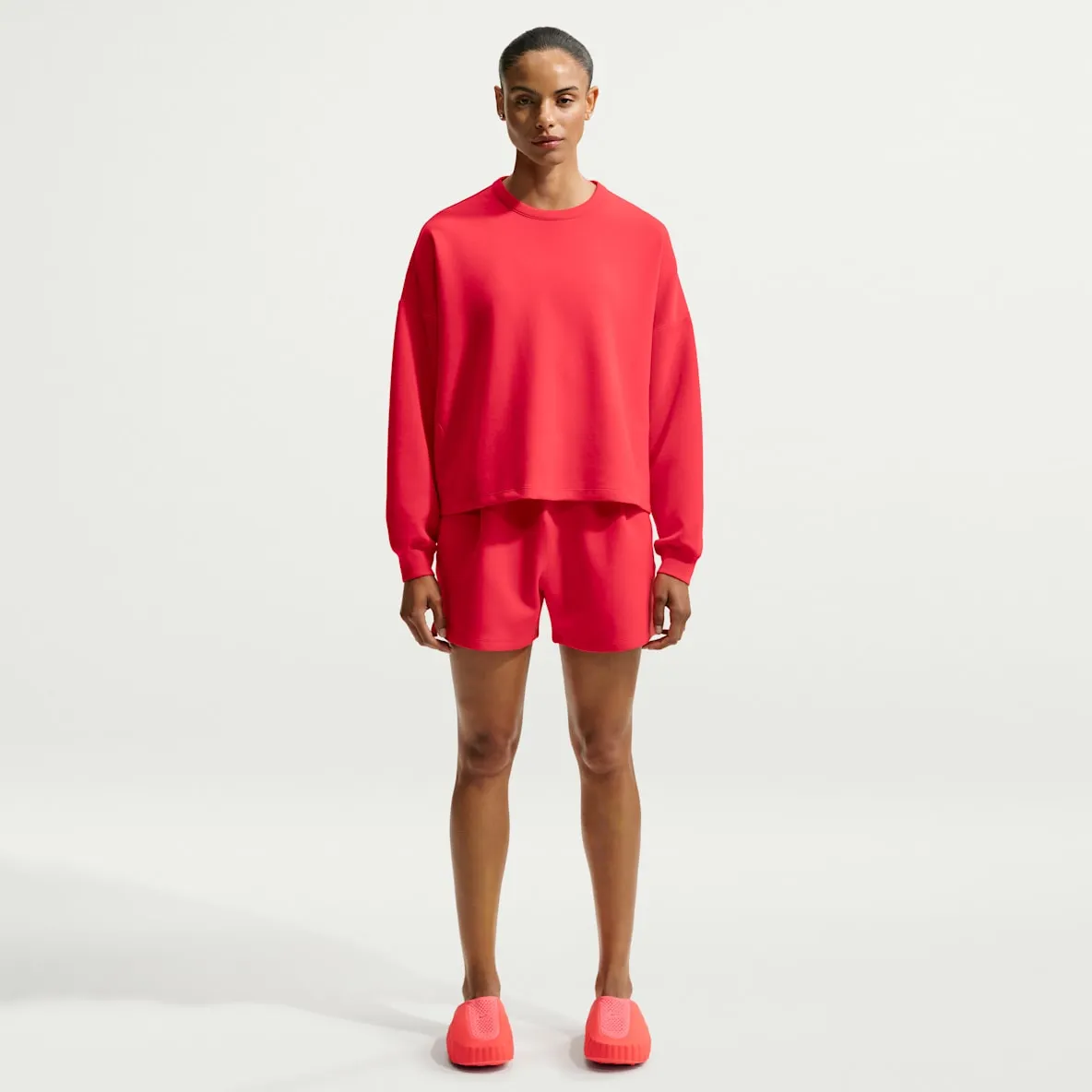 Dri-FIT ledig shorts med mellomhøyt liv til dame (10 cm)
