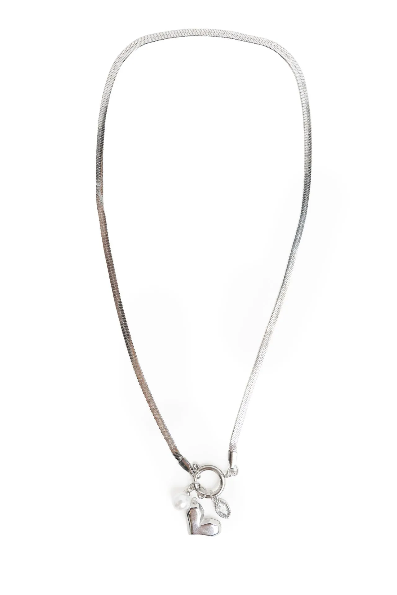 Zilverkleurige ketting met hart