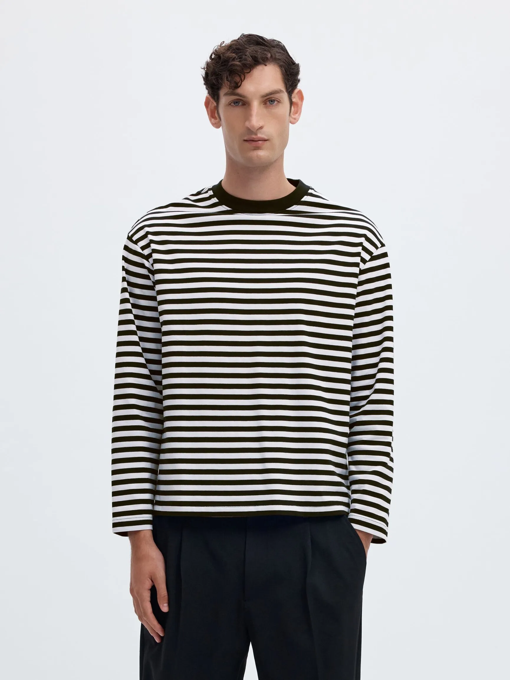 RELAXED FIT LANGERMET T-SKJORTE