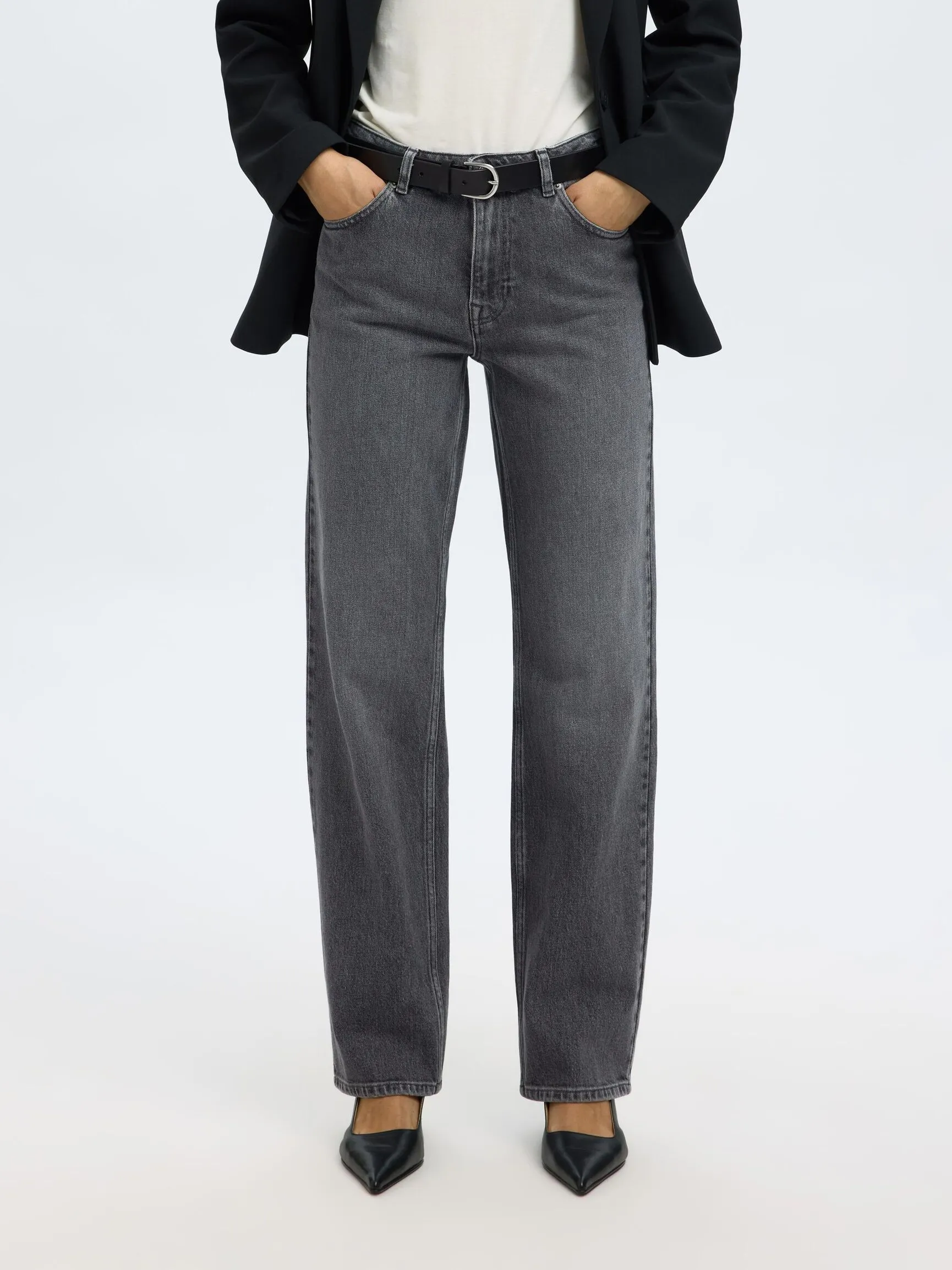 MID WAIST STRAIGHT FIT JEANS