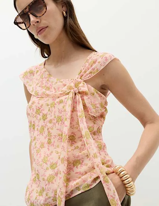 Figurbetontes Oberteil mit asymmetrischem Blumenmuster und Knotendetail
