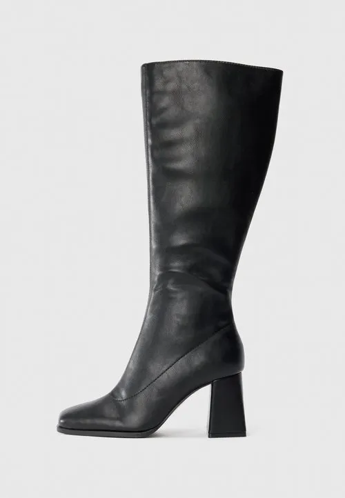 Boots med høye hæler - black