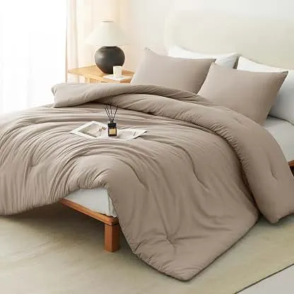 CozyLux Queen Comforter Set, 3 Pieces Down Alternative Be…