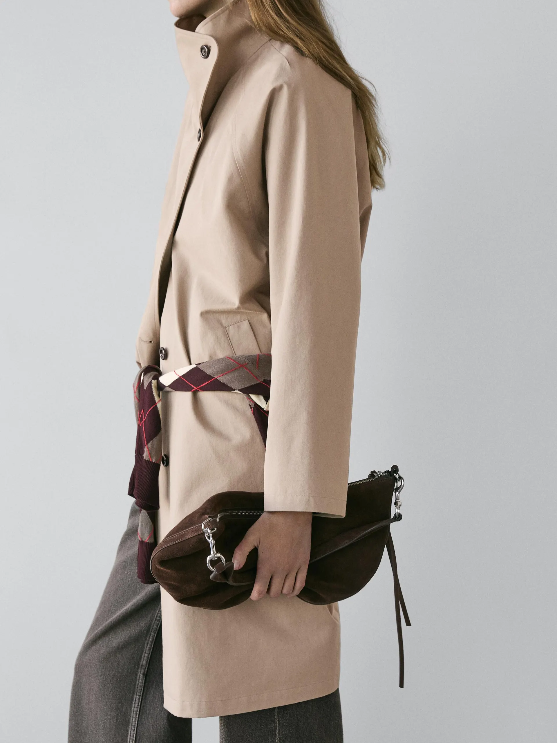 Dlouhý trenčkot ze 100% bavlny s postranním zapínáním