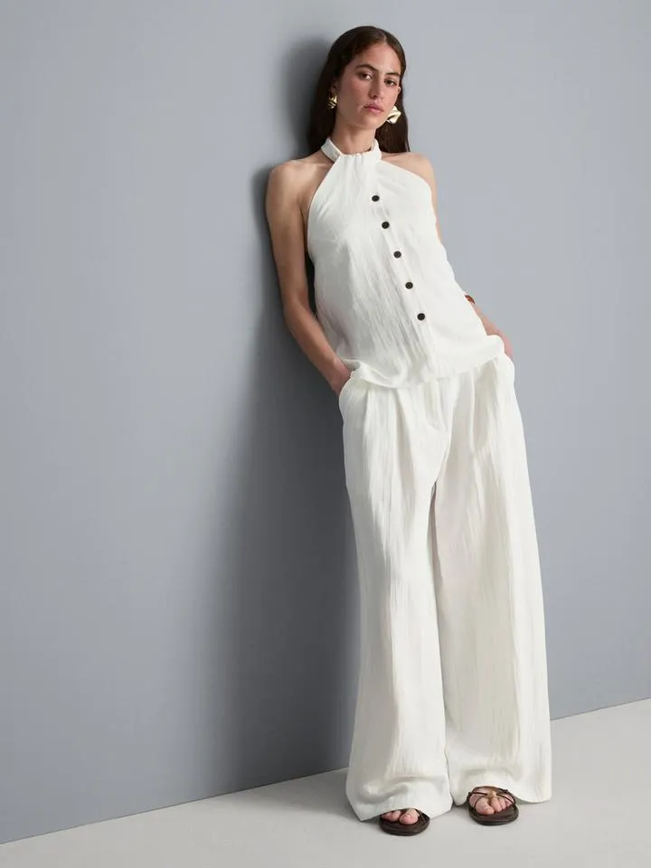 Top strutturato con scollo all'americana e bottoni