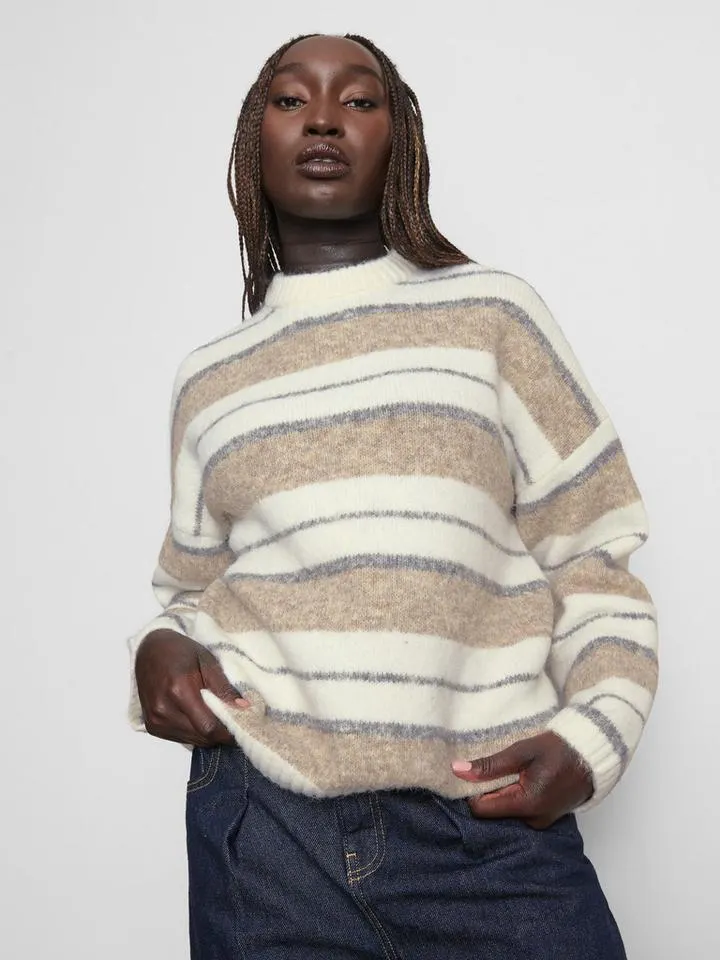Pull en maille duveteuse à rayures et col ras-du-cou