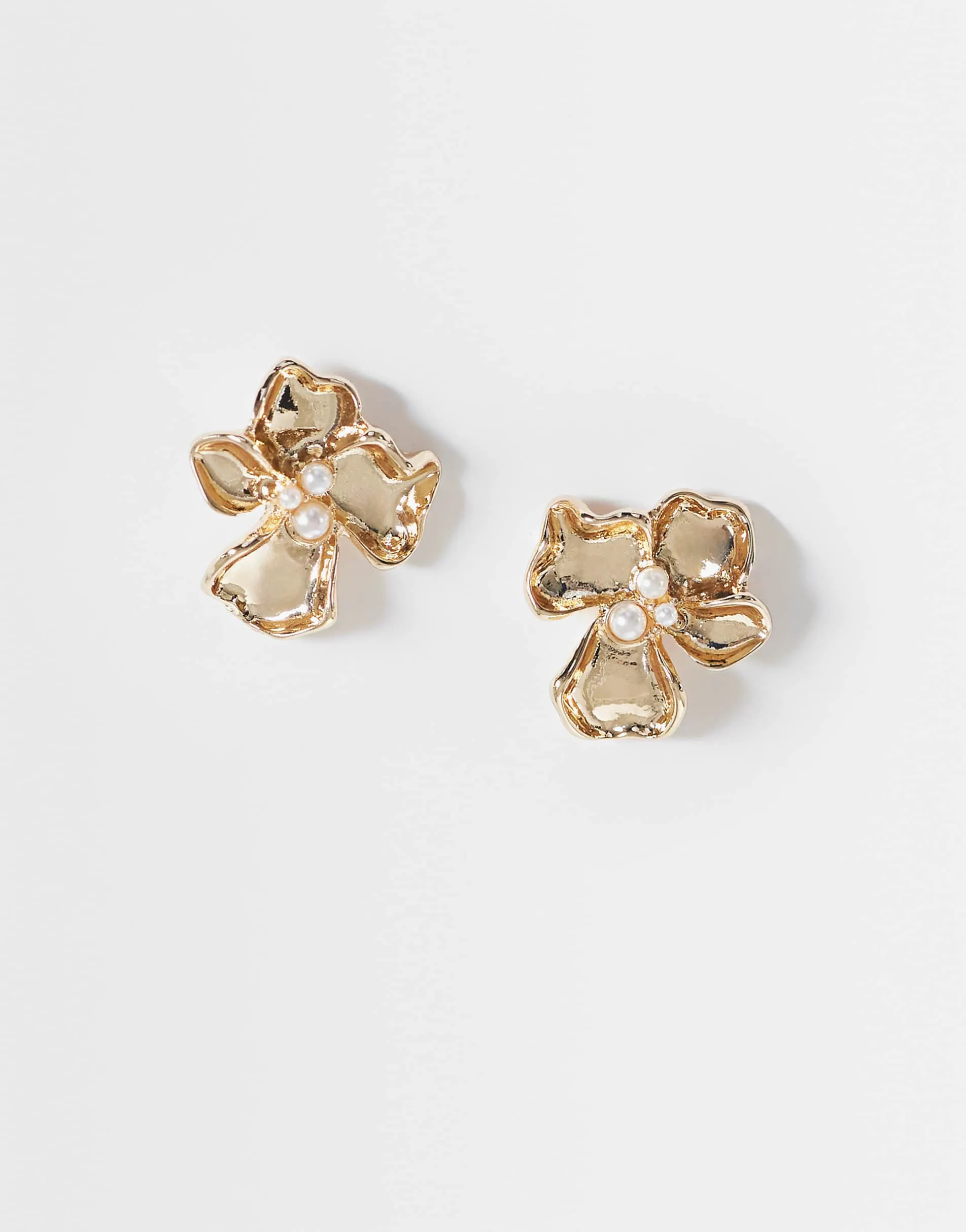 ASOS DESIGN mini flower stud earrings with faux pearl centre in gold tone - GOLD