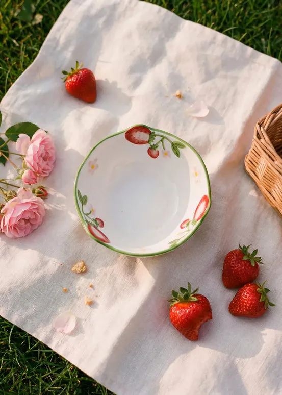 Bowl with embossed strawberries - 12 cm