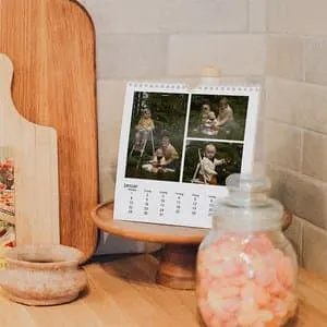 Fotokalender | Liten kvadratisk | Klassisk hvit