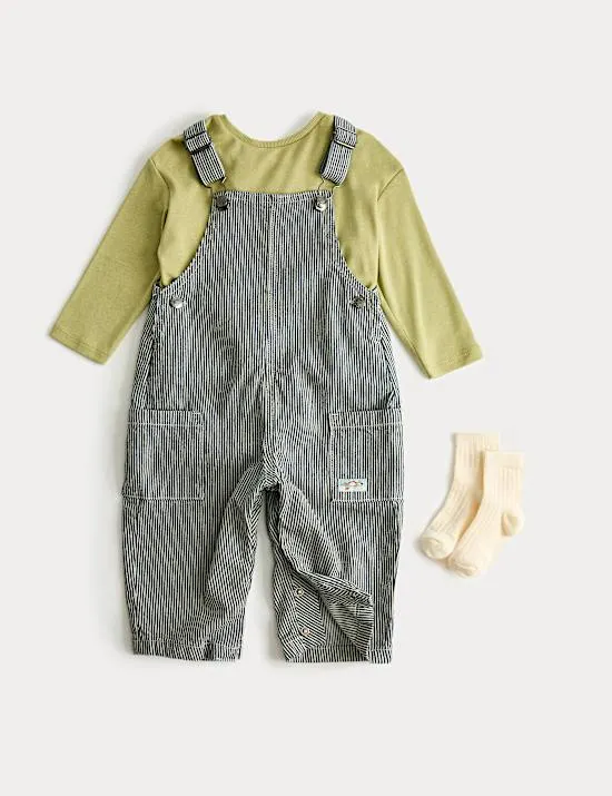 3-tlg. Latzhosen-Outfit mit Nadelstreifen und Socken (0– 3 Jahre)