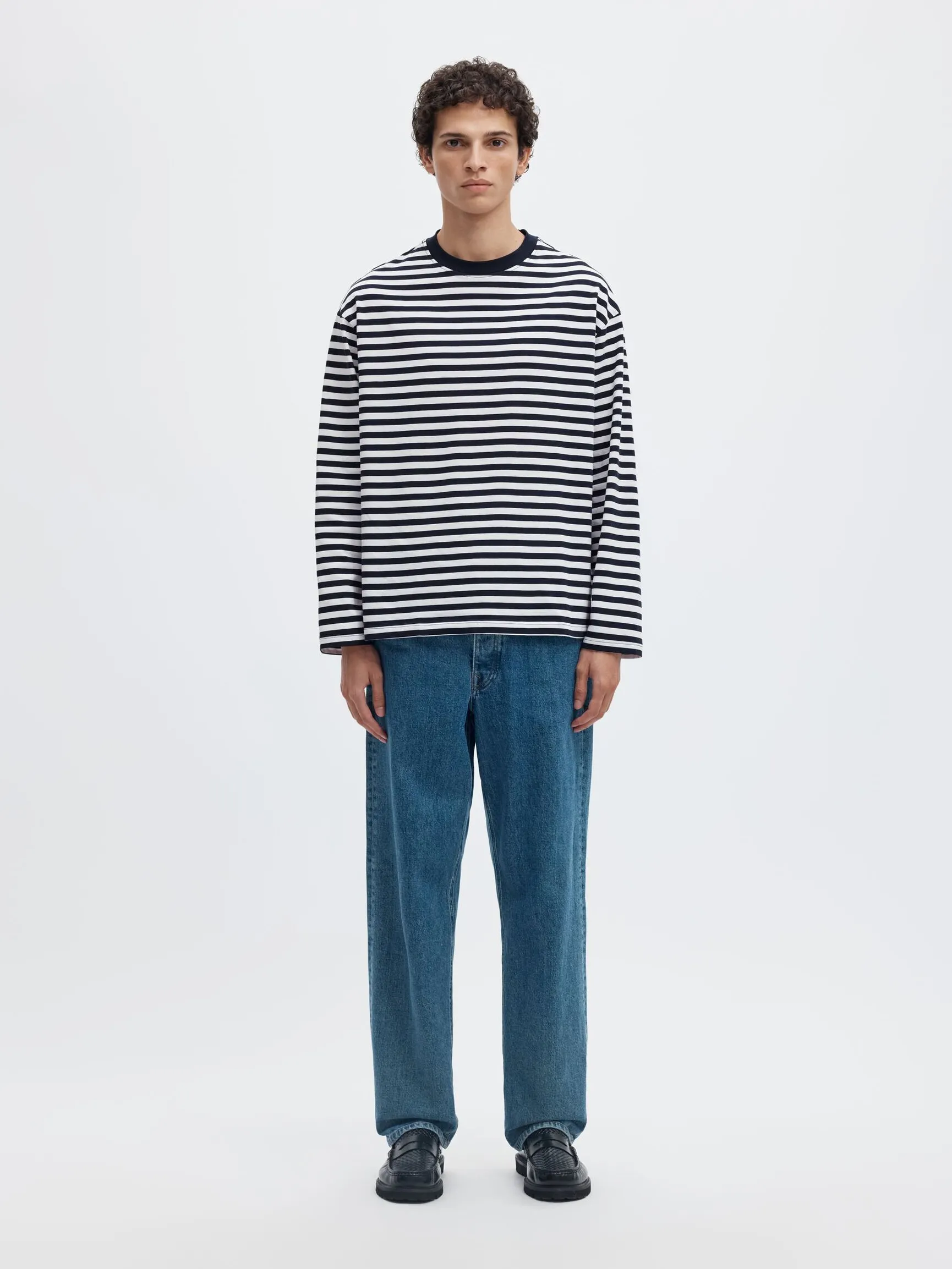 RELAXED FIT LANGERMET T-SKJORTE