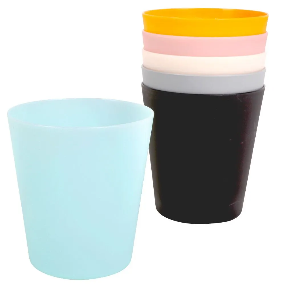 Kunststoff-Becher