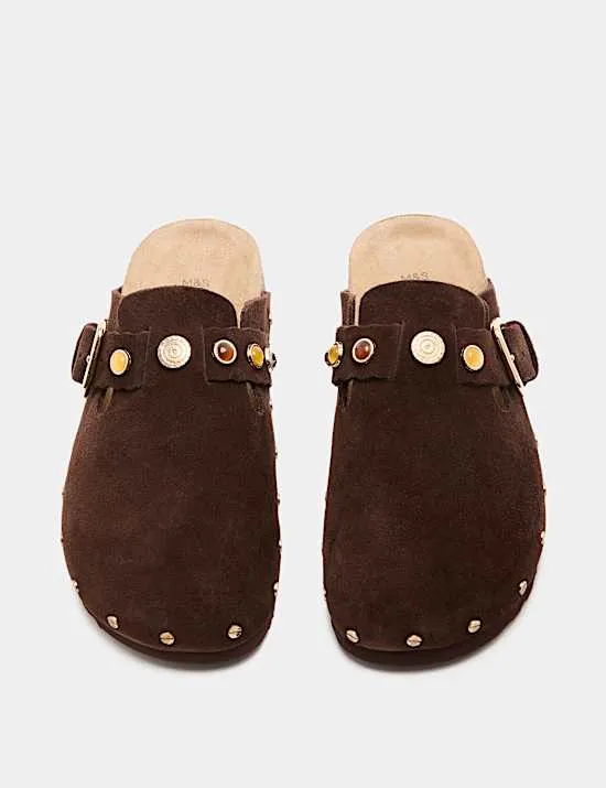 Flache Wildleder-Cloggs mit Nieten