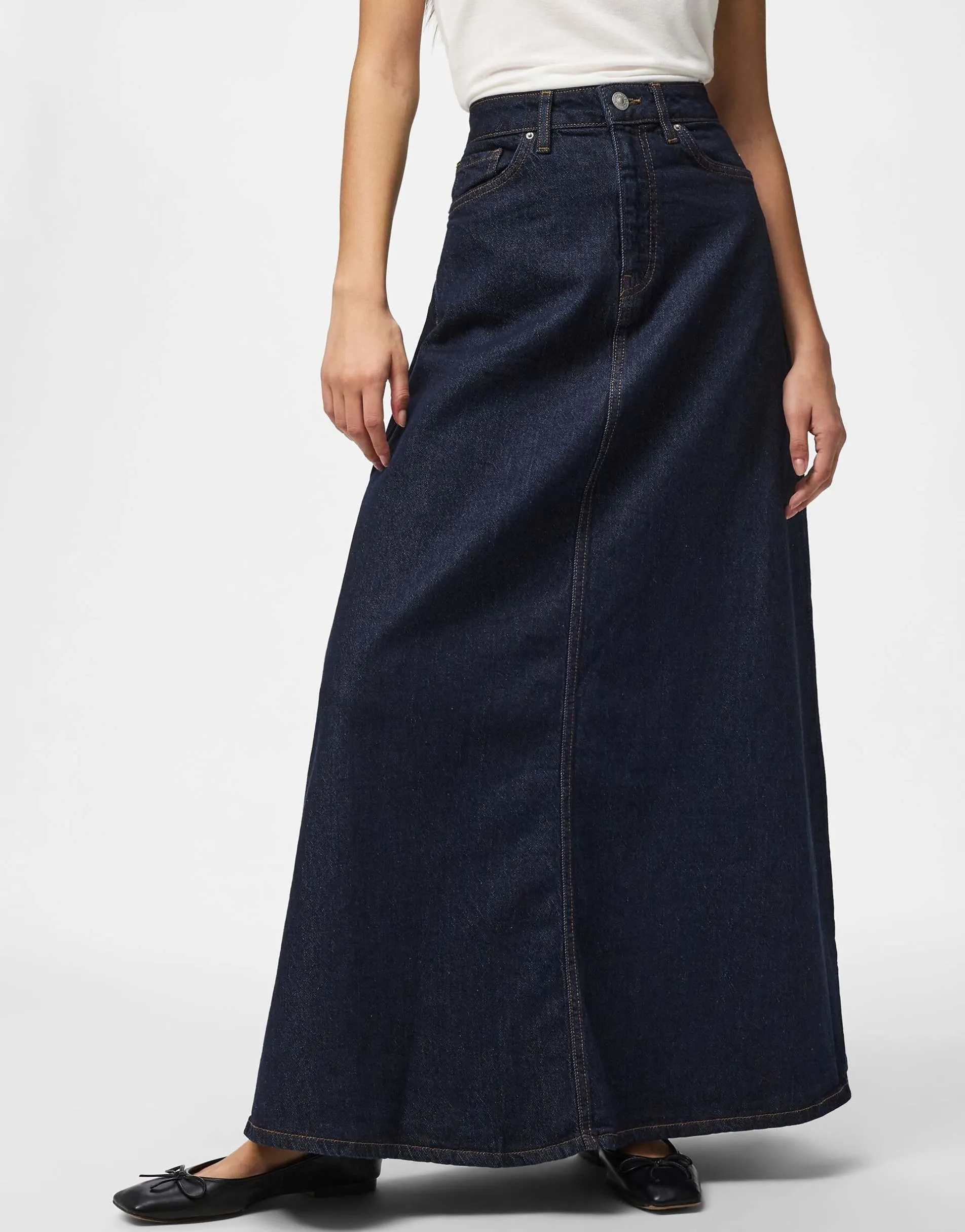 Pieces Denim skirt in dark blue denim