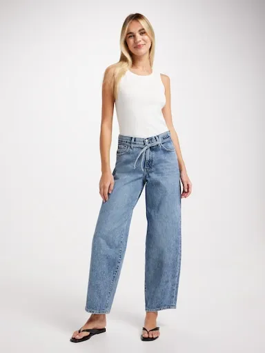 ONLY Gianna Mid Straight Jean In Medium Blue