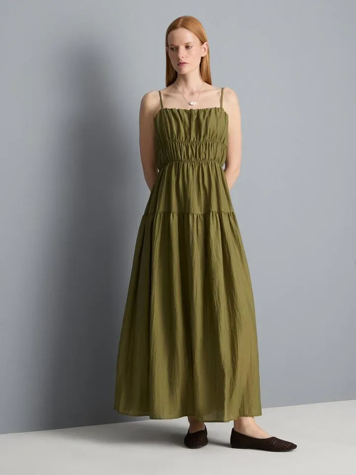 Robe longue à smock et superpositions