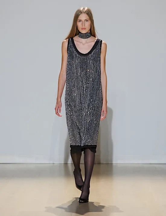 Midi-Shift-Kleid mit U-Ausschnitt und Verzierung
